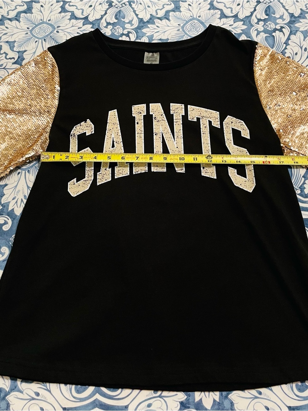 GAMEDAY COUTURE New Orleans SAINTS Short Sleeve Sequin Sleeve Tee - Black & Gold - Picture 3 of 7
